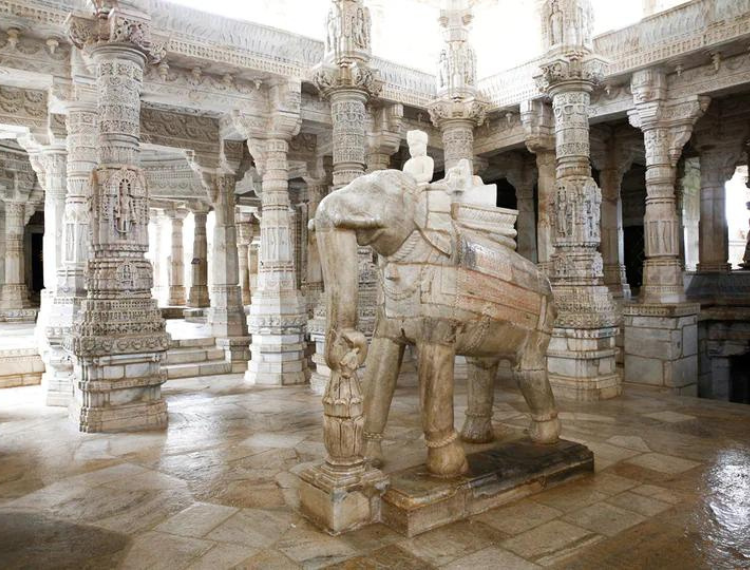 inside of Ranakpur Jain Temple